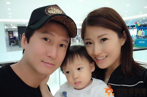 洪天明个人资料揭老婆儿子近照 被爆勾漏背女