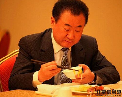 王健林资产身价揭秘 每分钟赚7万争当王健林之子