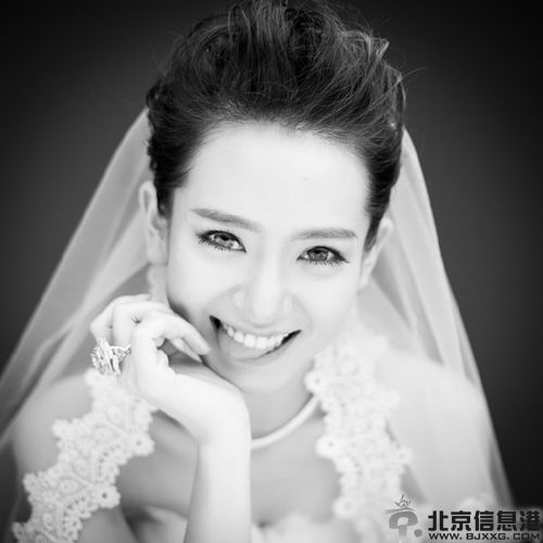 戚薇老公是谁揭个人资料 与李承铉结婚照曝光
