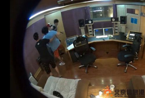 袁惟仁鲍春来互殴事件图片 暴打鲍春来原因详情