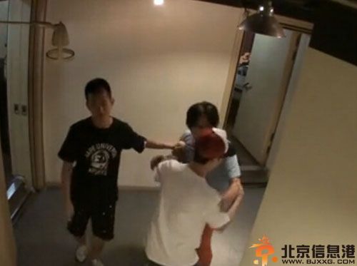 袁惟仁鲍春来互殴事件图片 暴打鲍春来原因详情