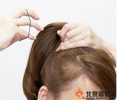 教你简单丸子头的扎法图解 让你瞬间变甜美