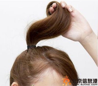 教你简单丸子头的扎法图解 让你瞬间变甜美