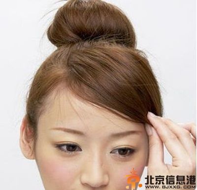 教你简单丸子头的扎法图解 让你瞬间变甜美