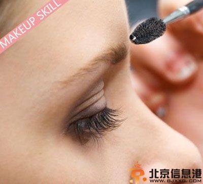 烟熏妆的画法教程 绝对让你成为夜店女王