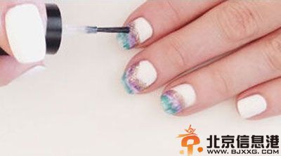 渐变色美甲教程 DIY西瓜碧玺美甲教程