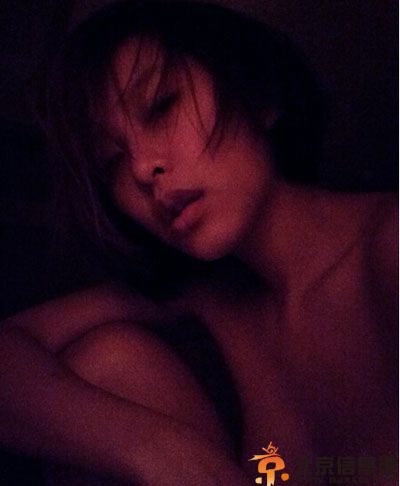 超胸短发何麦枒是谁 微博淋冰桶挑战视频曝光