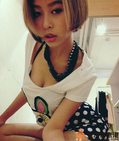 超胸短发何麦枒是谁 微博淋冰桶挑战视频曝光