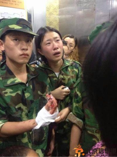 湖南军训教官与师生互殴原因经过 曝事件现场照片
