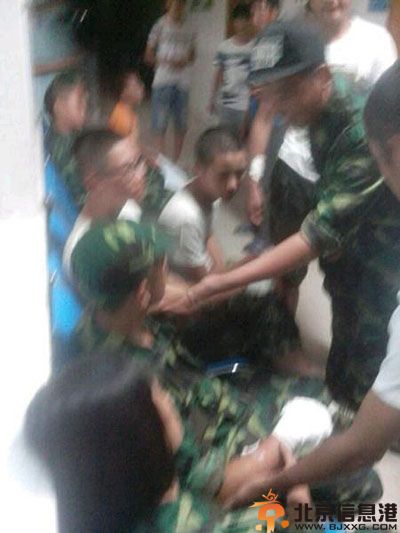 湖南军训教官与师生互殴原因经过 曝事件现场照片