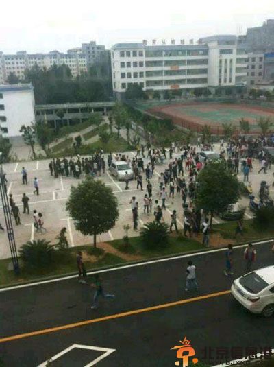 湖南军训教官与师生互殴原因经过 曝事件现场照片