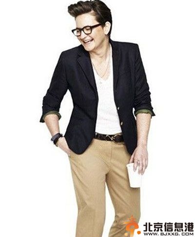 卡其色裤子搭配图片欣赏 简约又时尚范儿十足