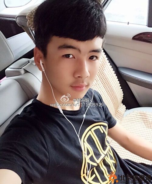 邹丹阳微博qq个人资料 揭妈妈照片家庭背景