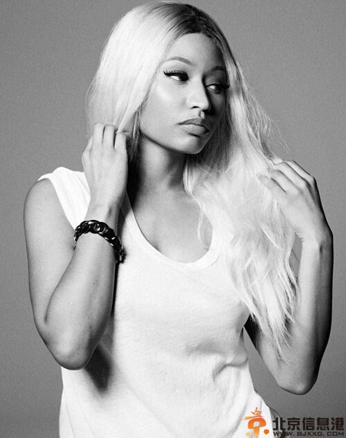 麻辣鸡nicki minaj个人资料素颜 撑爆服装露胸