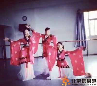 迪拜摇是什么 美拍迪拜摇歌曲名引狂潮