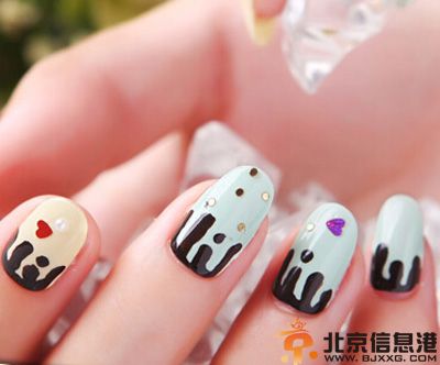 冰淇淋美甲教程图解 自己DIY出粉嫩清新美甲