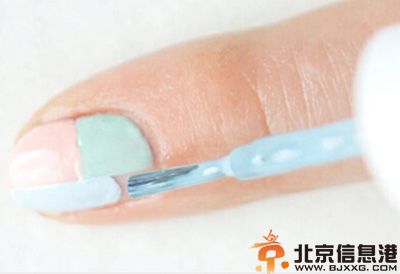 冰淇淋美甲教程图解 自己DIY出粉嫩清新美甲