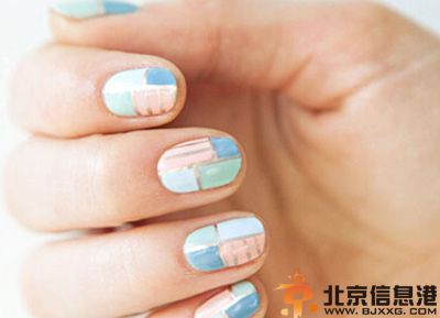 冰淇淋美甲教程图解 自己DIY出粉嫩清新美甲