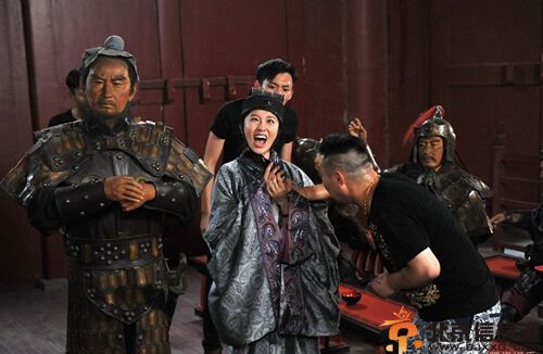 电影一团乱麻剧情介绍演员 李艾瑾变身逗比二货