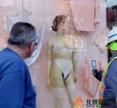 亮点图注重细节的模特 致被风扇吹走的节操