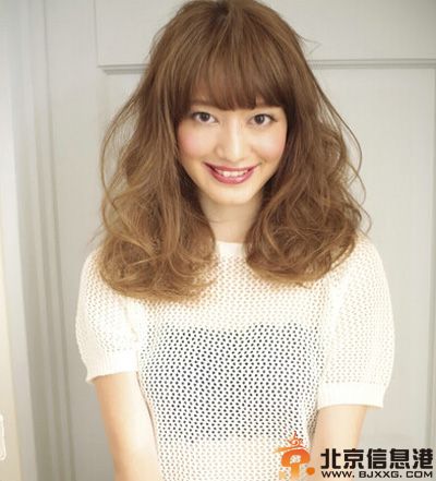 2014中长发烫发发型图片大全 变身女神秘诀
