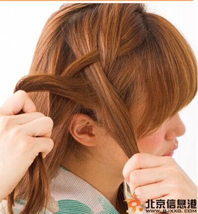 低位置丸子头扎法 妩媚的轻熟女发型