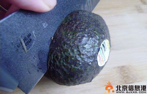 牛油果怎么吃图解 教你牛油果沙拉的做法