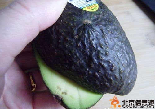 牛油果怎么吃图解 教你牛油果沙拉的做法