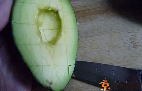牛油果怎么吃图解 教你牛油果沙拉的做法