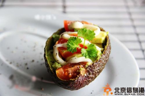 牛油果怎么吃图解 教你牛油果沙拉的做法