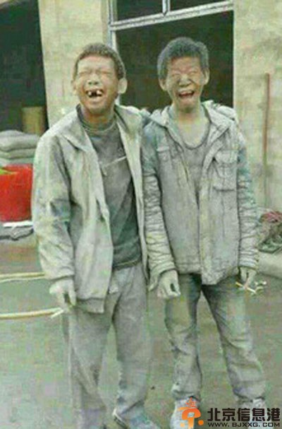 搞笑图片虔诚的喵星人 本喵也来求姻缘