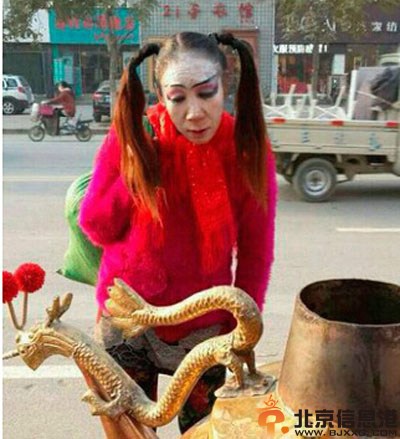 搞笑图片尔乃何方妖孽 有一种爱叫不放手