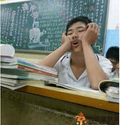 搞笑图片尔乃何方妖孽 有一种爱叫不放手