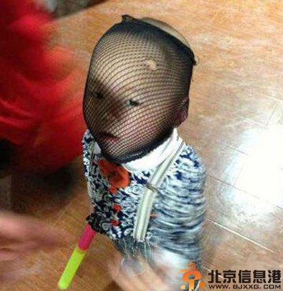 搞笑图片尔乃何方妖孽 有一种爱叫不放手
