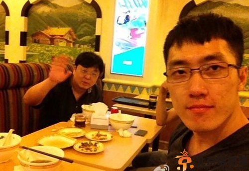 王自如罗永浩约战直播 其个人资料微博背景热搜
