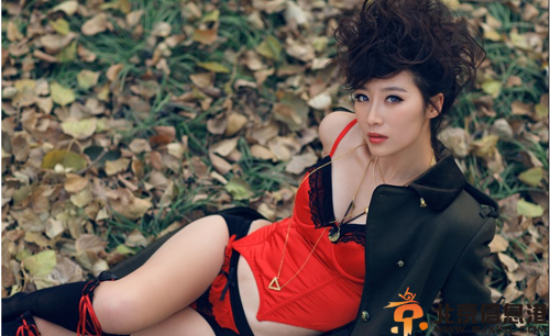 揭演员赵子惠胸围 床戏大尺度照片受关注