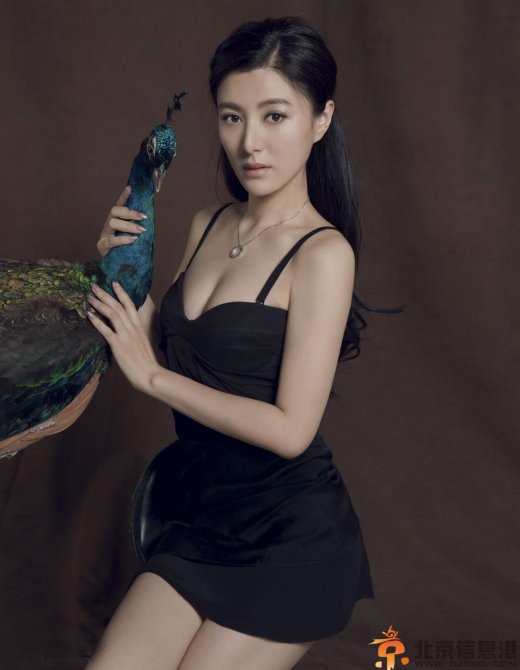 陈廷嘉不雅照网上疯传捂胸玩3P 当事人称是诋毁与王子玉不熟