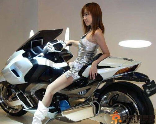 日本艺妓铃木郁子化名高塚玲奈不雅照 下海拍AV露点照曝光