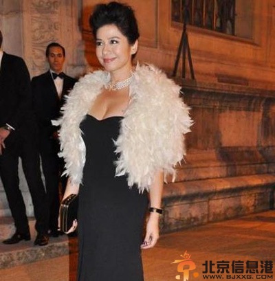 钟楚红大尺度床戏被翻出 <a href='http://www.bjxxg.cn/ent/dianying/' target='_blank'><u>电影</u></a>窥情与汤镇业激情床戏