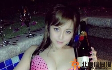 复旦校花龚叶轩大尺度不雅照 “痣奶妹”制服诱惑清纯不再
