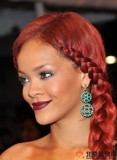 曝蕾哈娜男厕所门事件图片 与男友徳瑞克厕所激战肉搏腿软