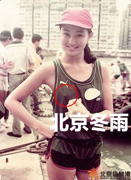 张曼玉凸点照海量曝光 少女时不爱穿内衣酒店拍慵懒生活照