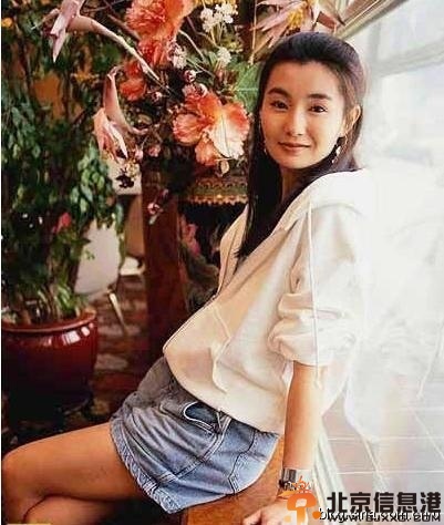 张曼玉凸点照海量曝光 少女时不爱穿内衣酒店拍慵懒生活照