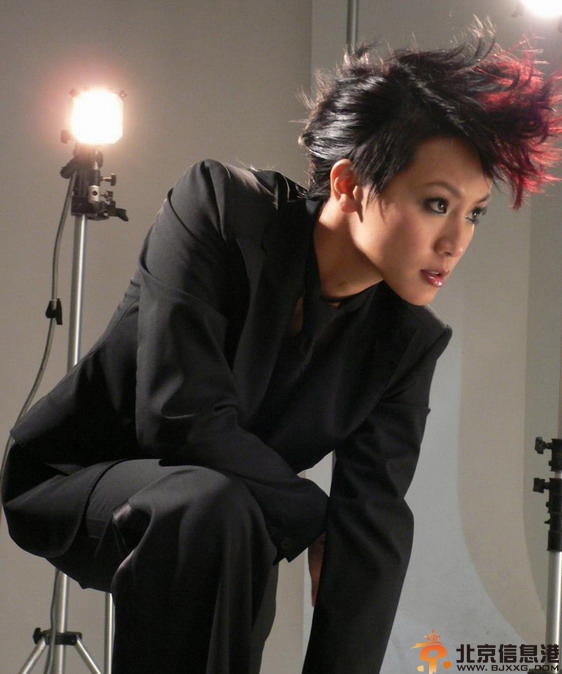 何韵诗公开向吴青峰借种生子 王晶个人资料曝光拍床戏引围观