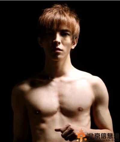 <a href='http://www.bjxxg.cn/ent/mingxing/' target='_blank'><u>明星</u></a>微博现形记 贴不雅照发飙一石激起千层浪