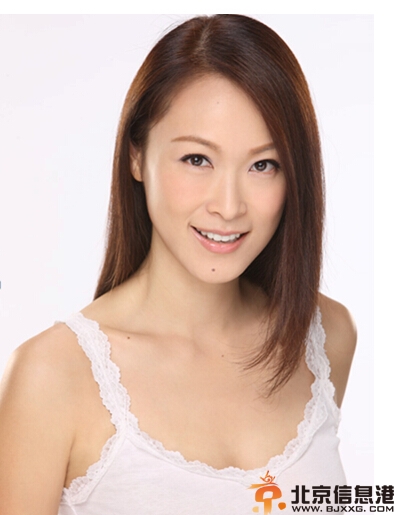 揭童爱玲演过的三级片 半裸上阵头发仅遮掩两点
