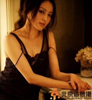 甘婷婷爆乳贴四爷吴奇隆 昔日大尺度照片流出否认与男友拍不雅照