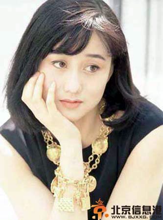 李连杰老婆是谁 其妻子利智早年不雅照被曝光