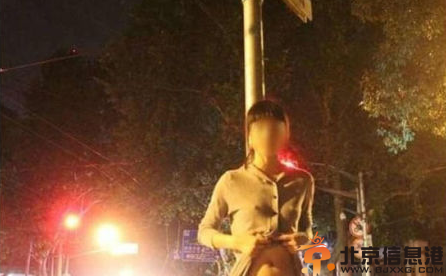 上海闹市裸拍门事件照片套图流出 女子疑商业炒作