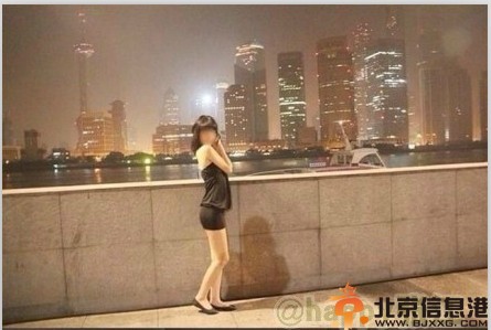 上海闹市裸拍门事件照片套图流出 女子疑商业炒作